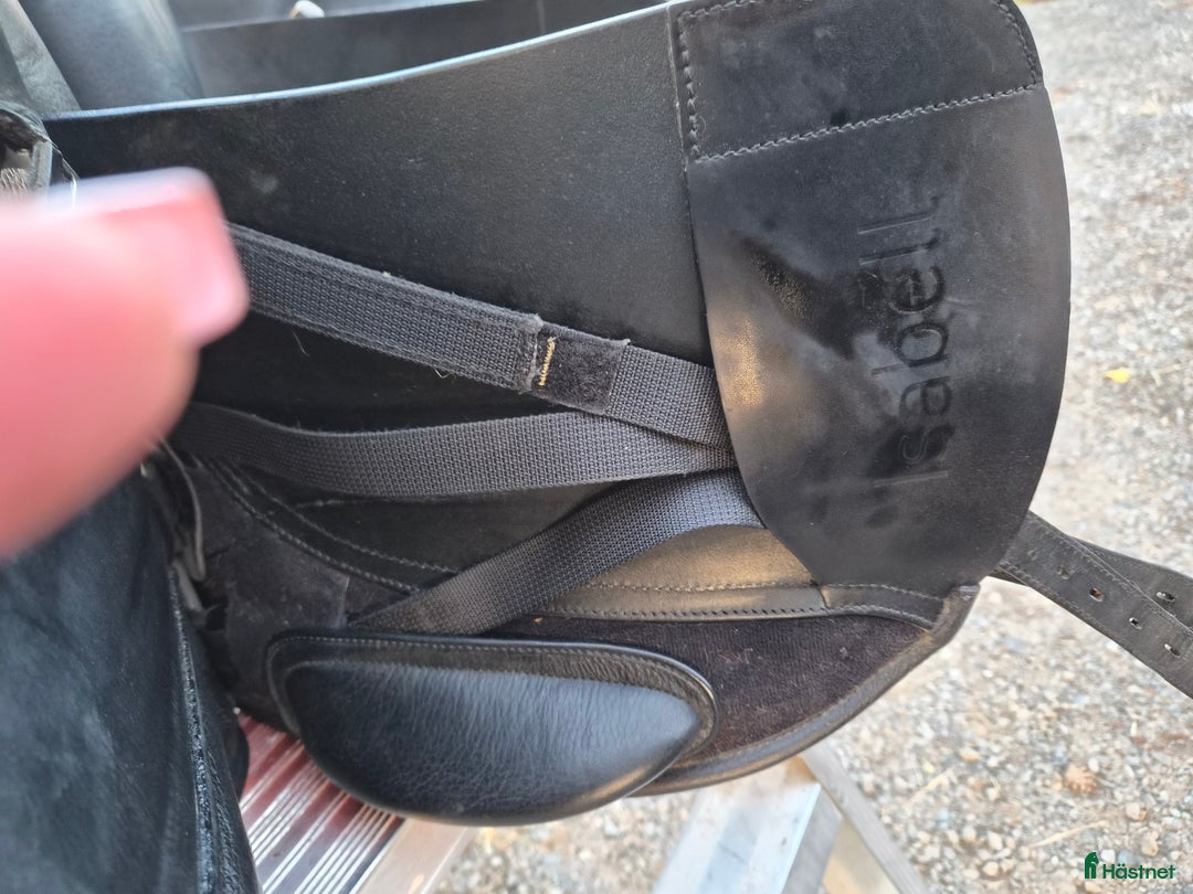 Sadlar hästutrustning till salu: Bates Isabelle Werth i Dala-Järna - Annons 5