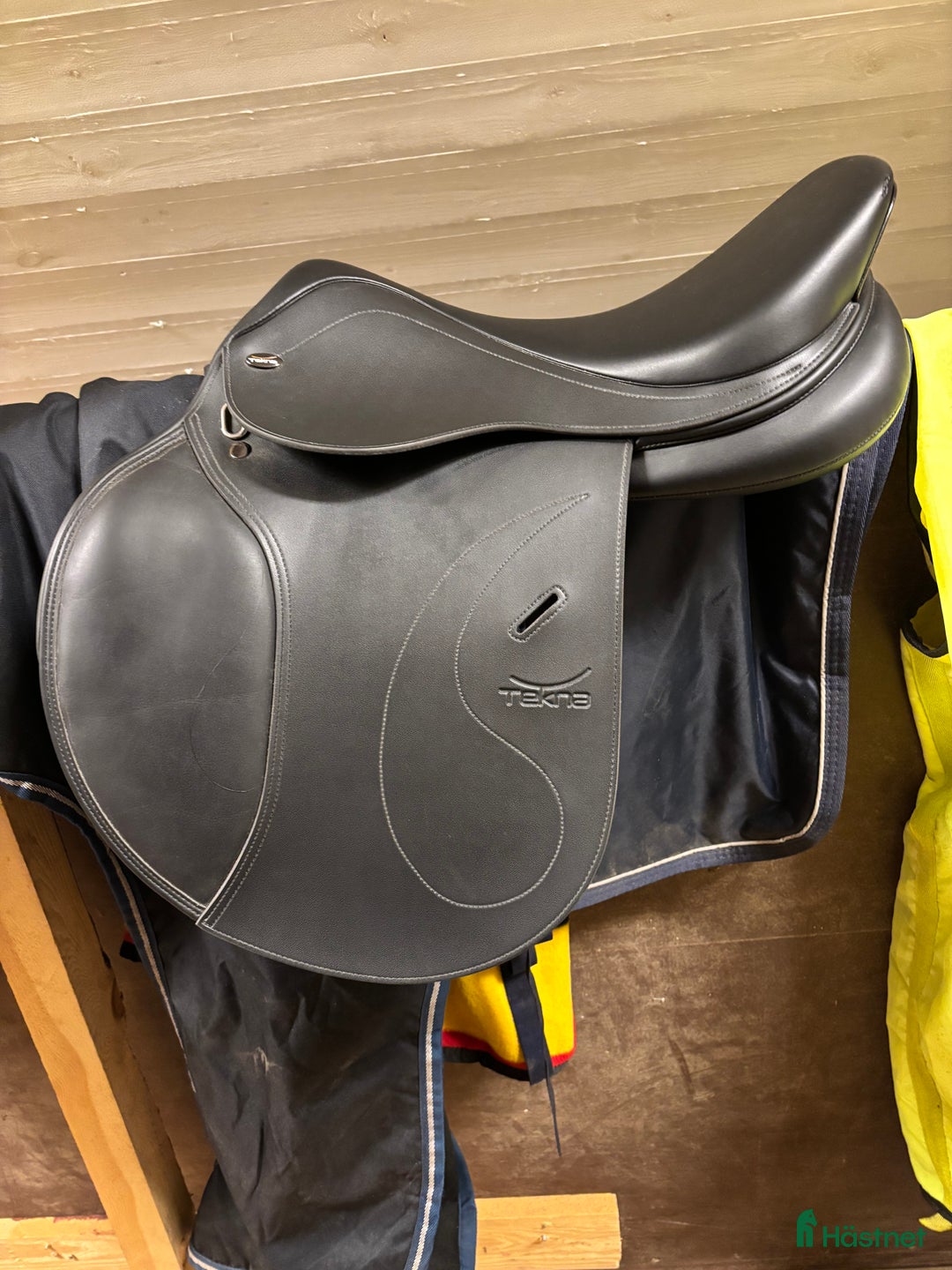 Sadlar hästutrustning till salu: Tekna hoppsadel i Habo - Annons 1