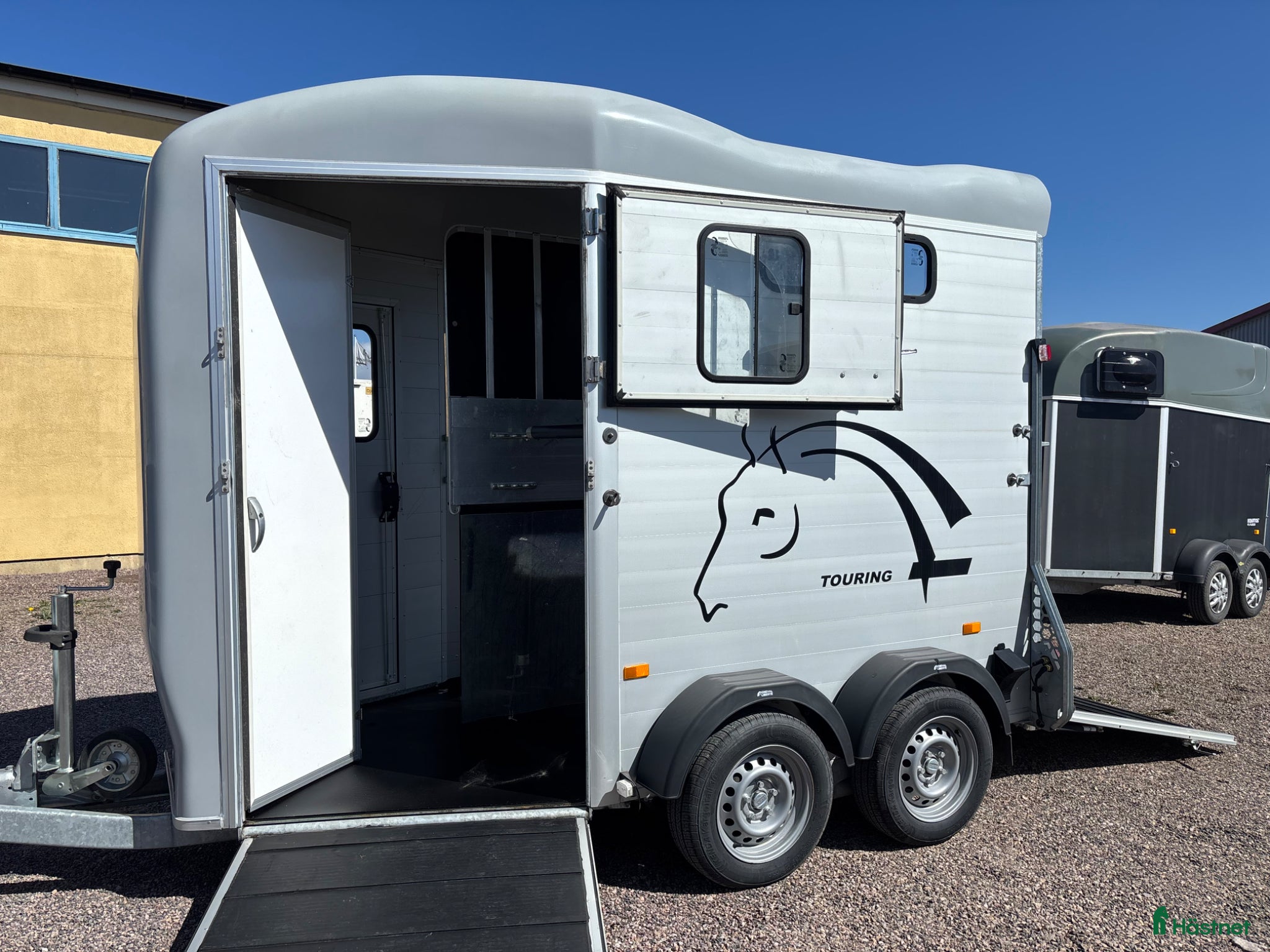 Hästtransporter  fordon & transport till salu: Fronturlastning & sadelkammare  - Annons 2