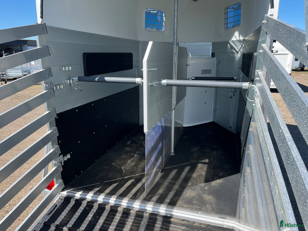 Hästtransporter  fordon & transport till salu: Blomert Nairobi Premium Flex med momsavdrag - Annons 10