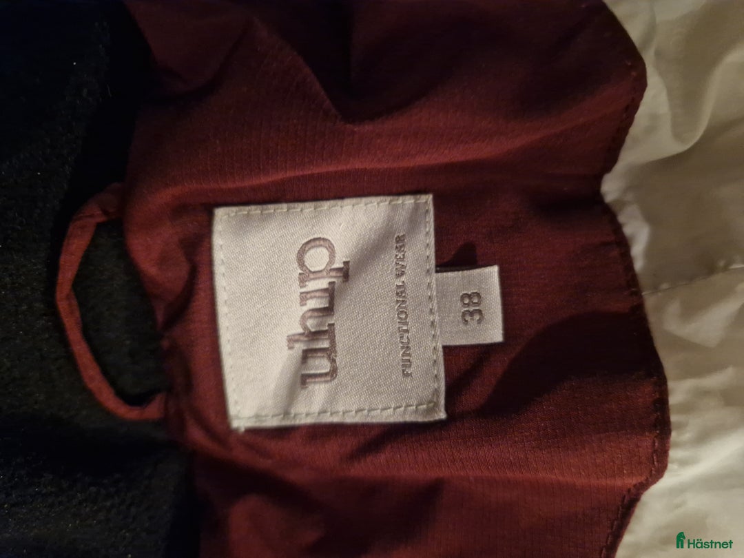 Jackor & Kavajer ryttarutrustning till salu: Uhip vinröd kappa i Alunda - Annons 4