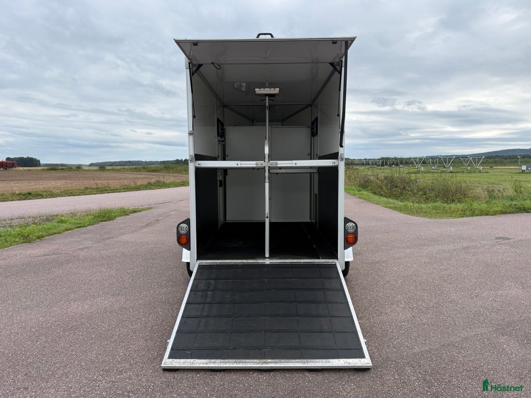 Hästtransporter  fordon & transport till salu: UME B60 -18 i Borlänge - Annons 3