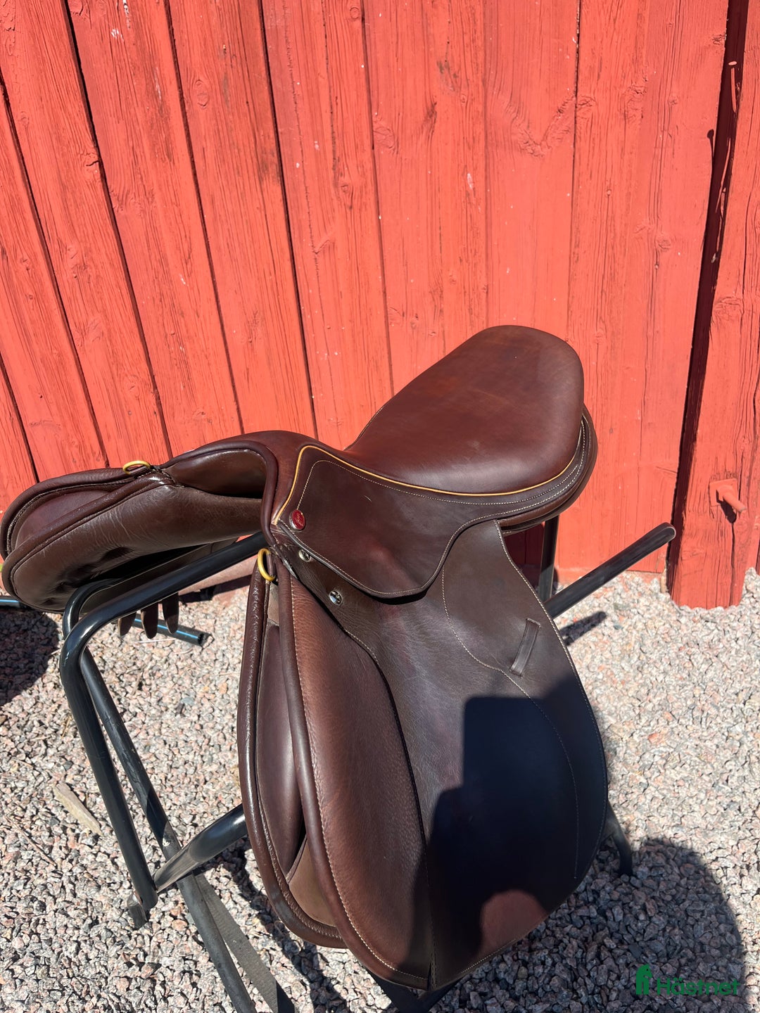 Sadlar hästutrustning till salu: Fin Lippo Fazzino hoppsadel 17” i Växjö - Annons 3