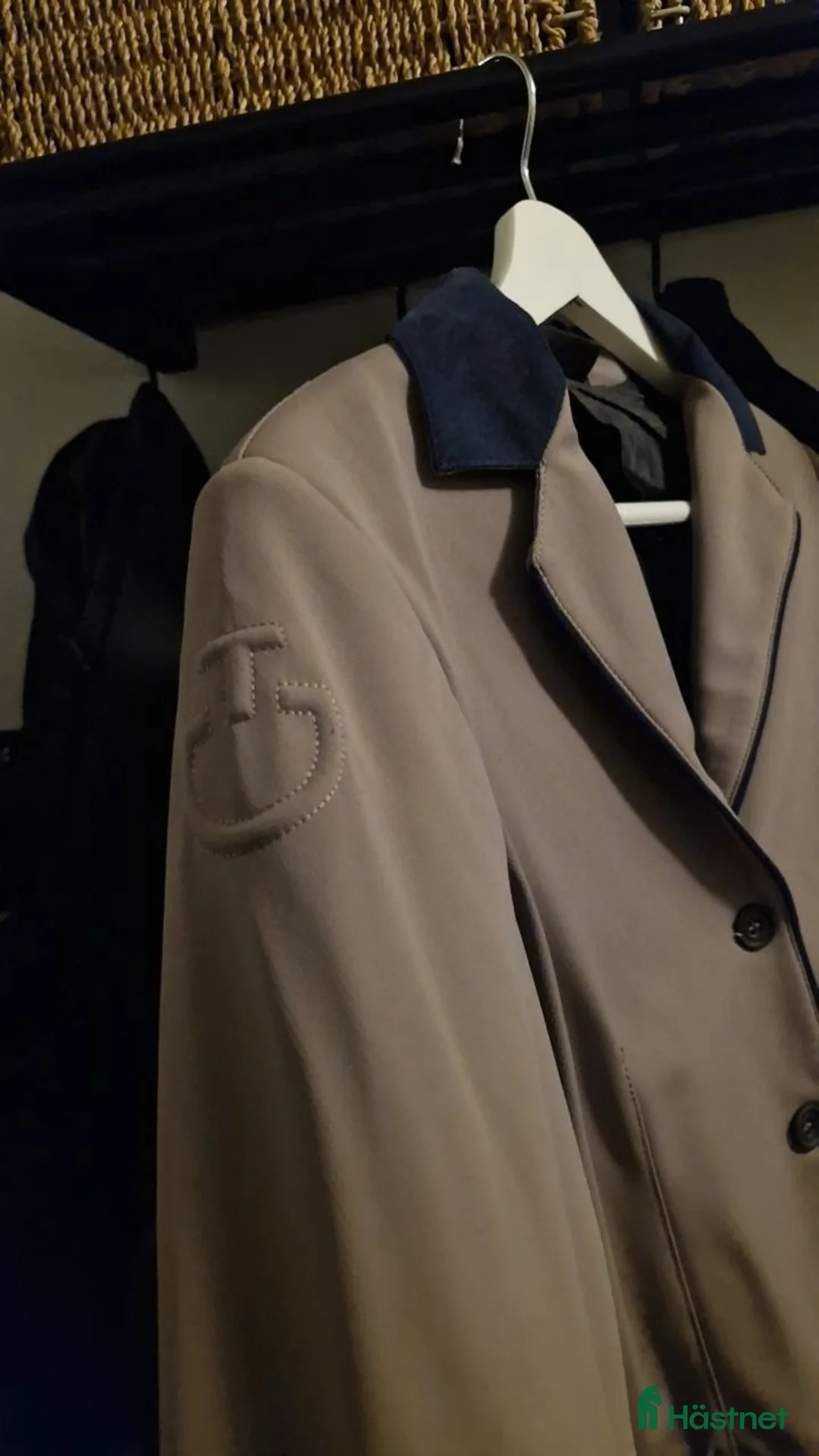 Jackor & Kavajer ryttarutrustning till salu: Cavalleria Toscana tävlingskavaj stl 14/xs - Annons 2