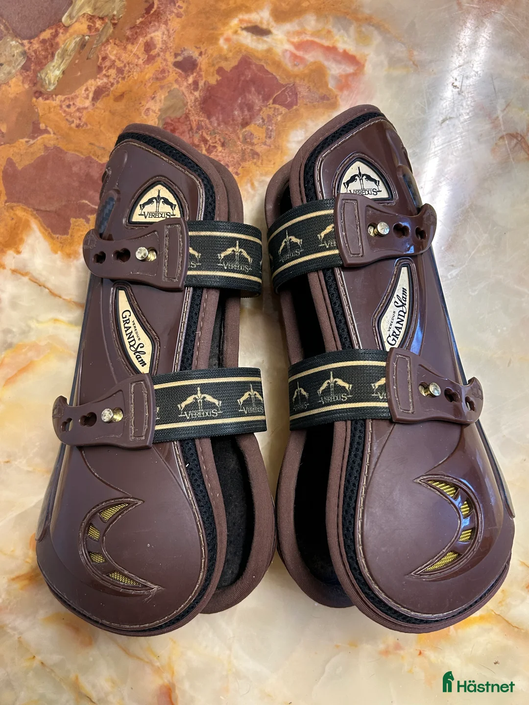 Benskydd hästutrustning till salu: Versus Grand slam benskydd i fint skick. - Annons 1