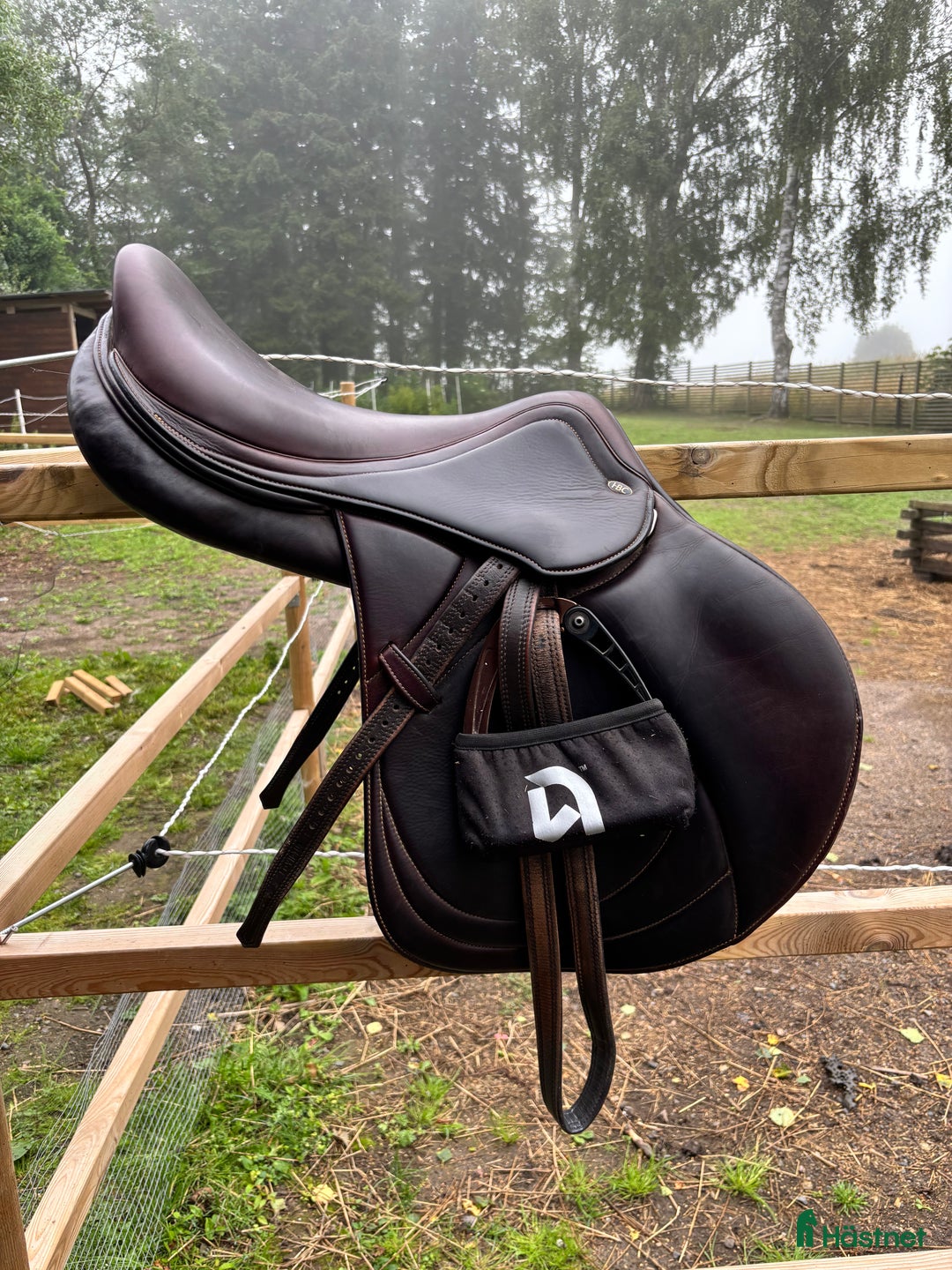 Sadlar hästutrustning till salu: Hoppsadel i nyskick i Veberöd - Annons 1