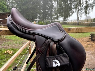 Sadlar hästutrustning till salu: Hoppsadel i nyskick i Veberöd - Annons 1