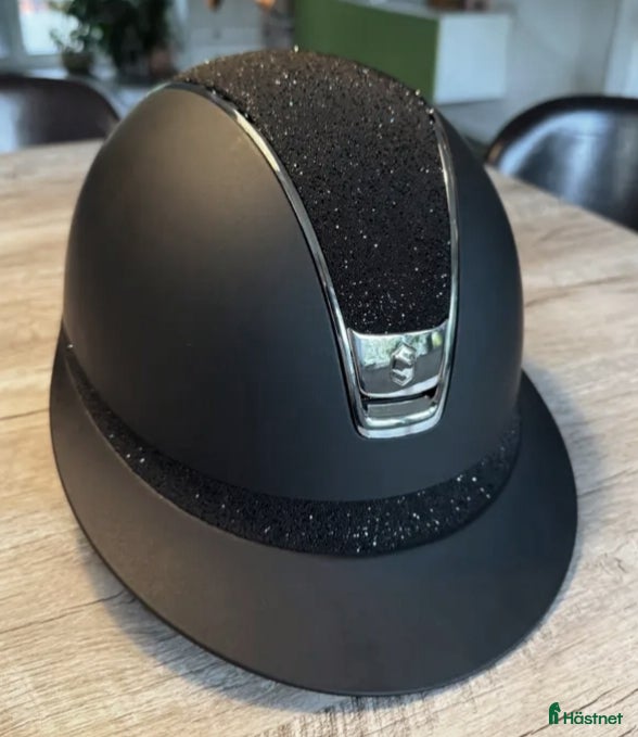 Hjälmar ryttarutrustning till salu: Miss Shield 2.0 Shadowmatt 57-61 - Annons 3