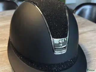 Hjälmar ryttarutrustning till salu: Miss Shield 2.0 Shadowmatt 57-61 - Annons 3