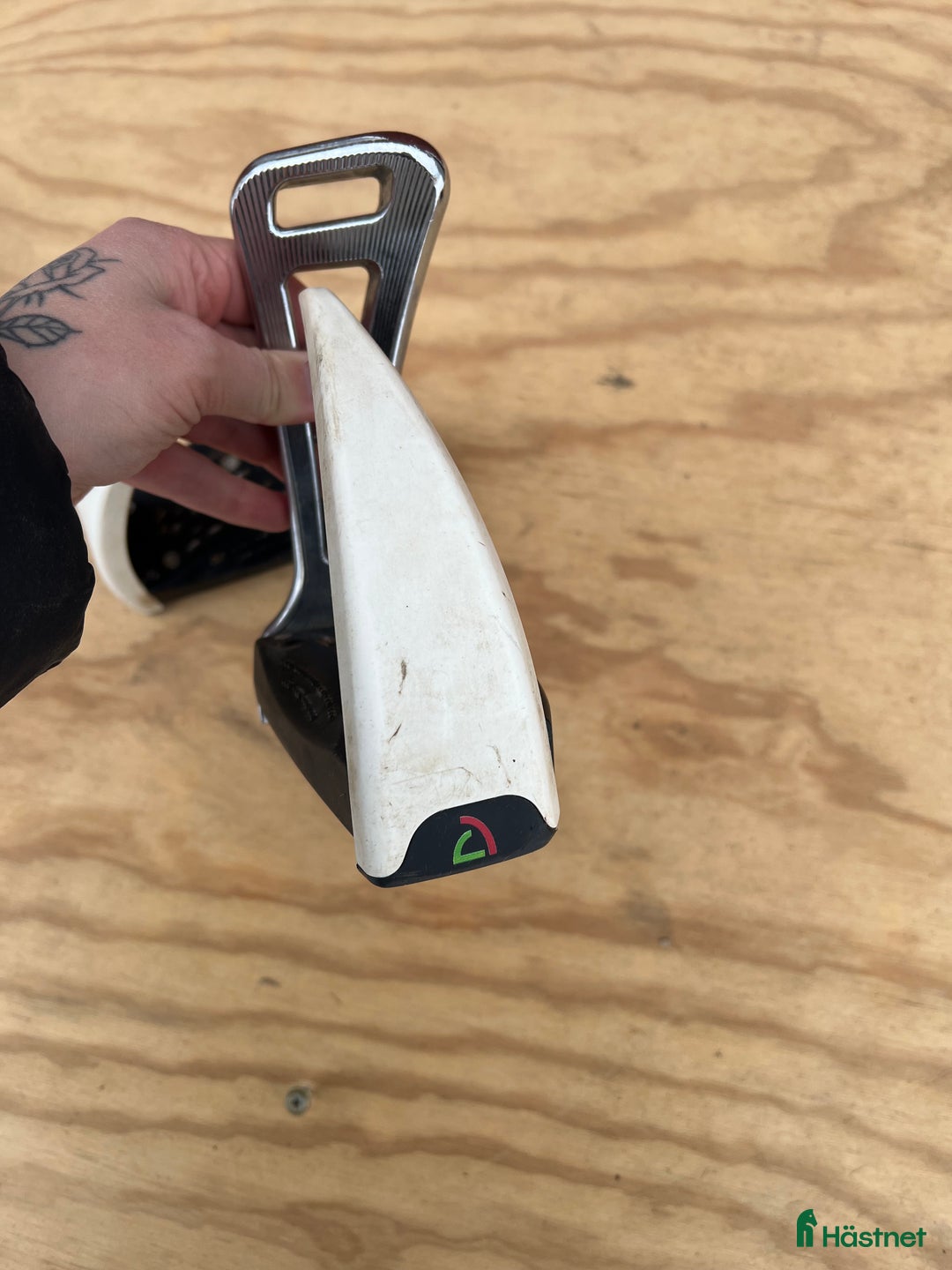 Stigbyglar hästutrustning till salu: S2 safe riding stigbyglar  i Brålanda - Annons 3