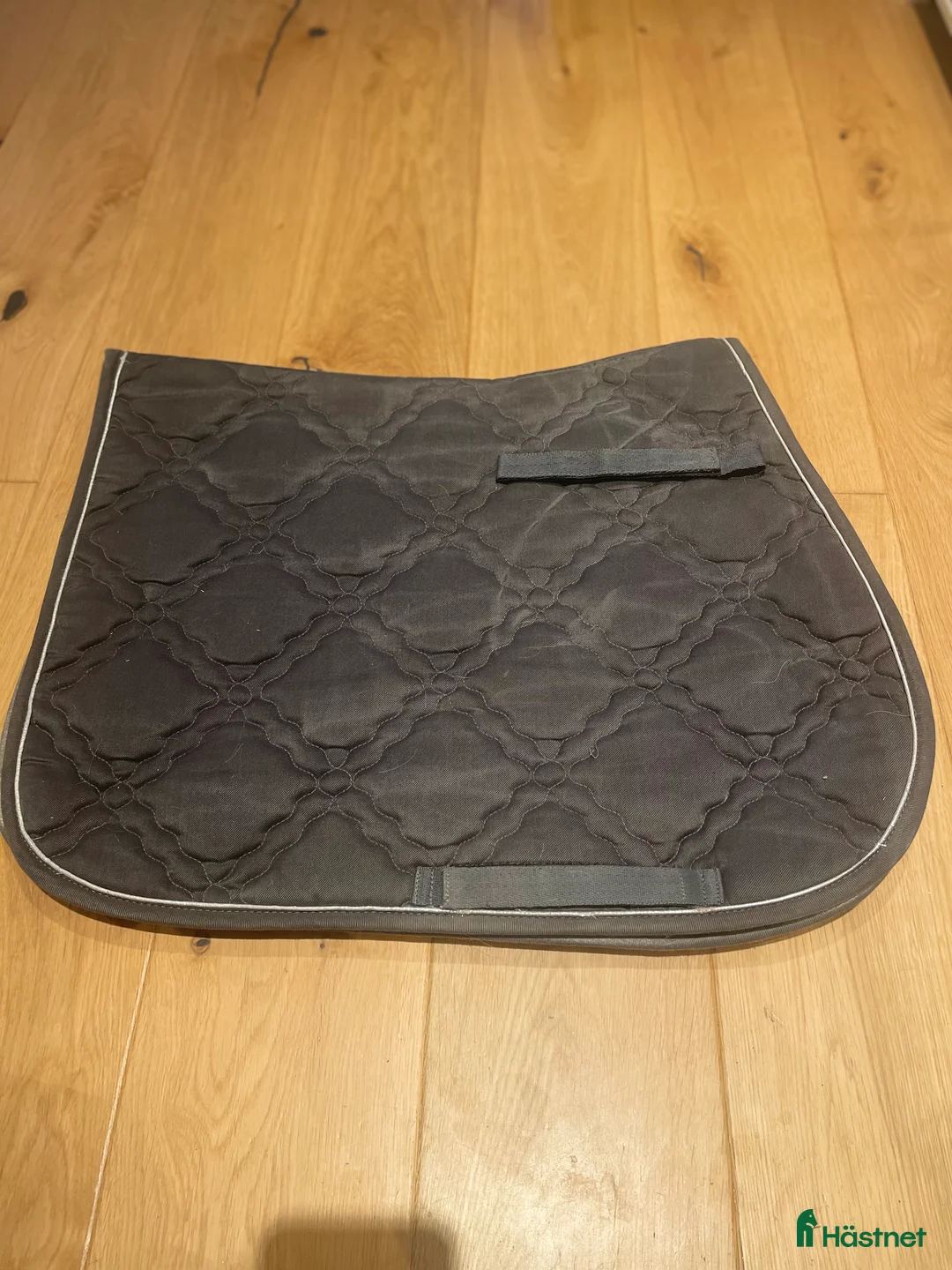 Schabrak & Vojlockar hästutrustning till salu: Olika schabrak tillsalu i Dannike - Annons 10