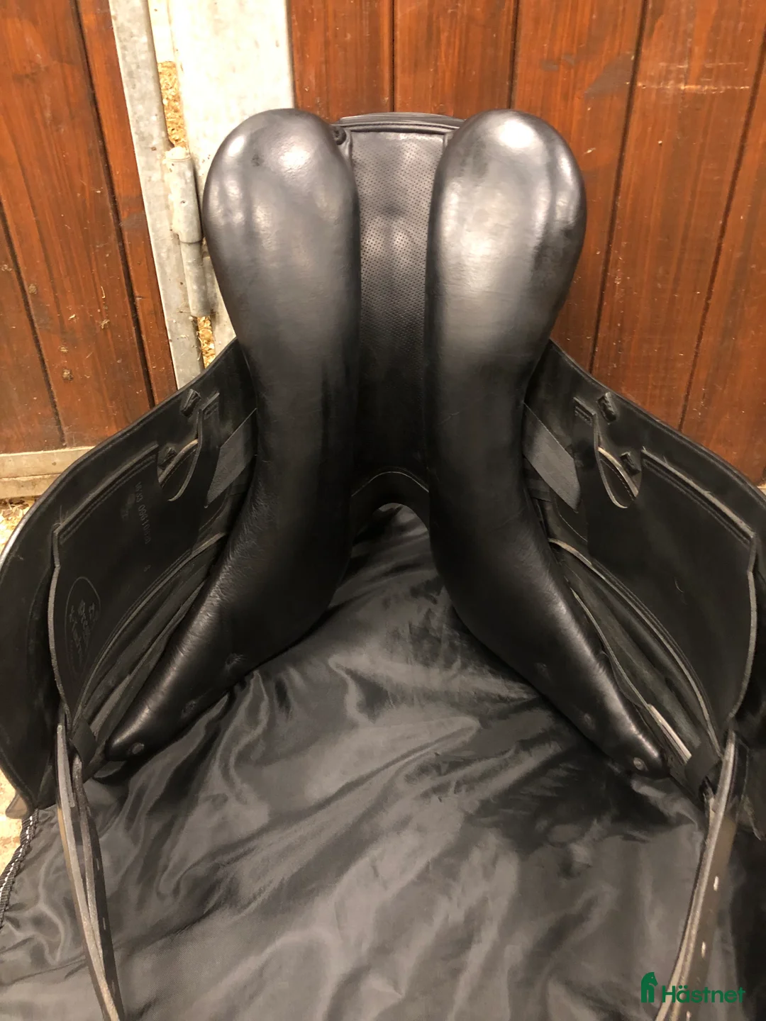 Sadlar hästutrustning till salu: Dressyrsadel Prestige X-Helen 16” kort kåpa i Älvsjö - Annons 5