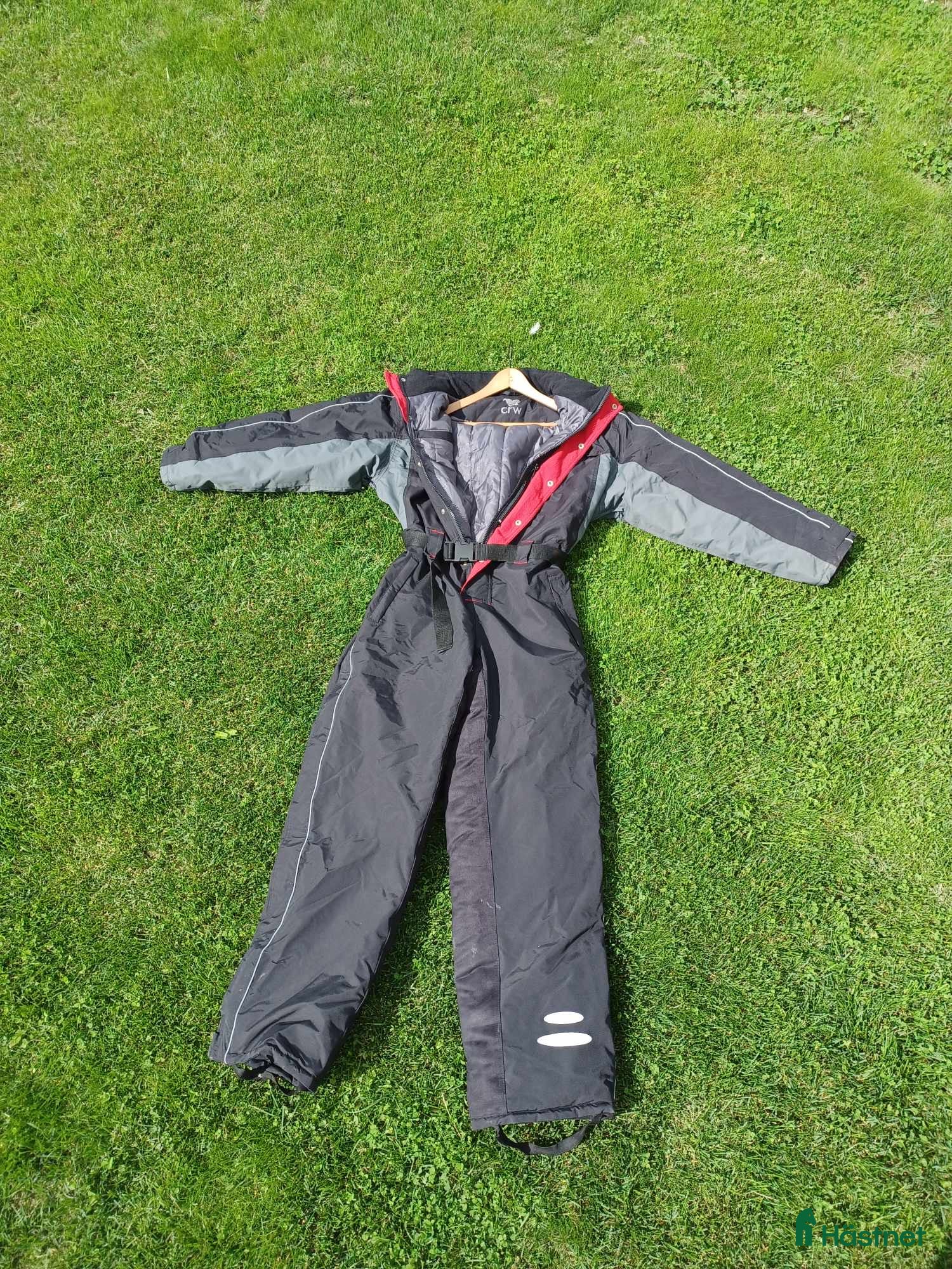 Övrigt Ridkläder ryttarutrustning till salu: Ridoverall CRW, Stl L i Nyköping - Annons 24