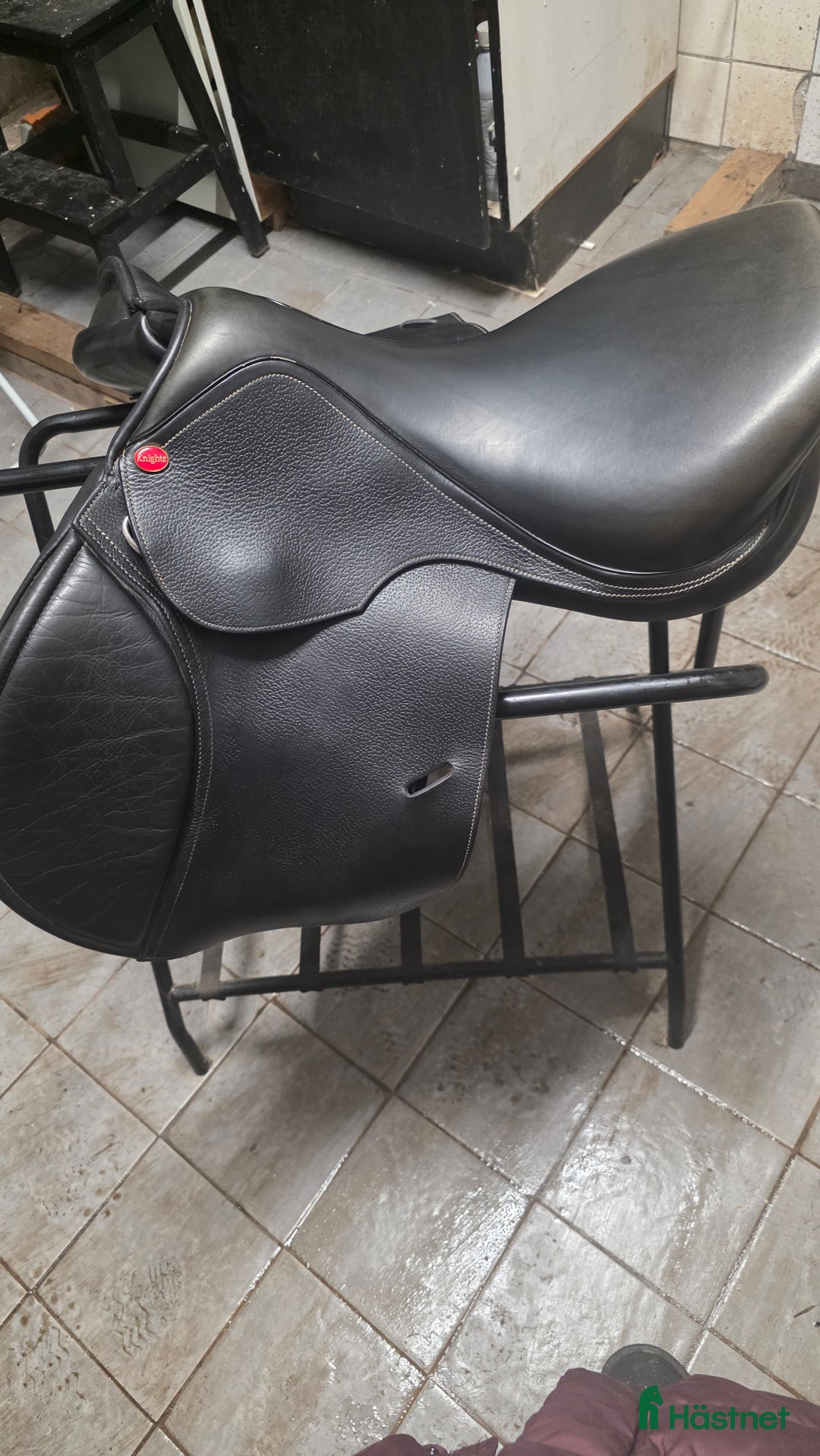 Sadlar hästutrustning till salu: Hoppsadel 17" i Vassmolösa - Annons 1
