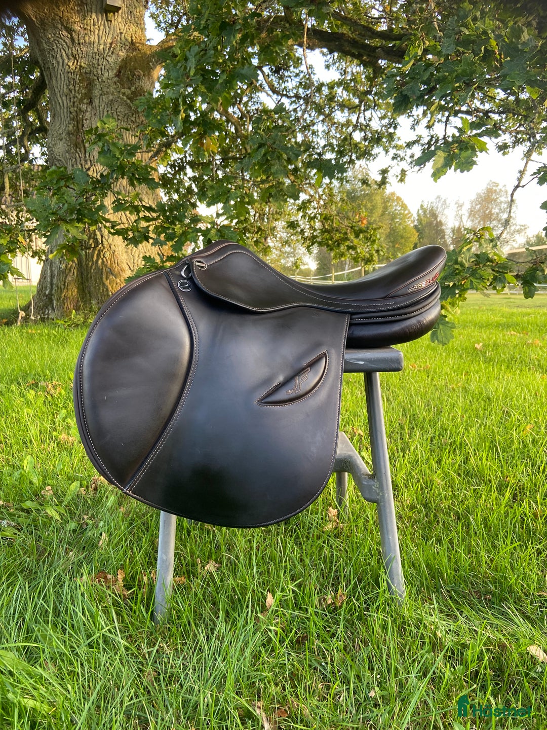 Sadlar hästutrustning till salu: Erreplus JF hoppsadel 17 tum – fint skick i Ljungby - Annons 1