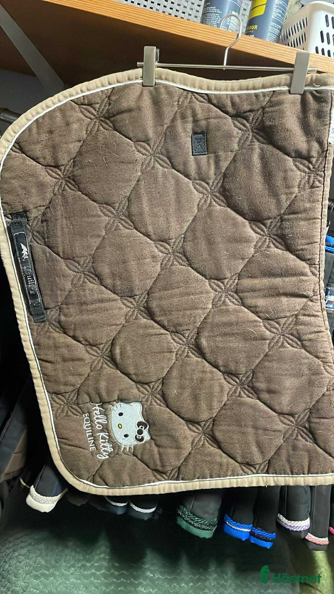 Schabrak & Vojlockar hästutrustning till salu: Equiline schabrak säljes i Västerås - Annons 3