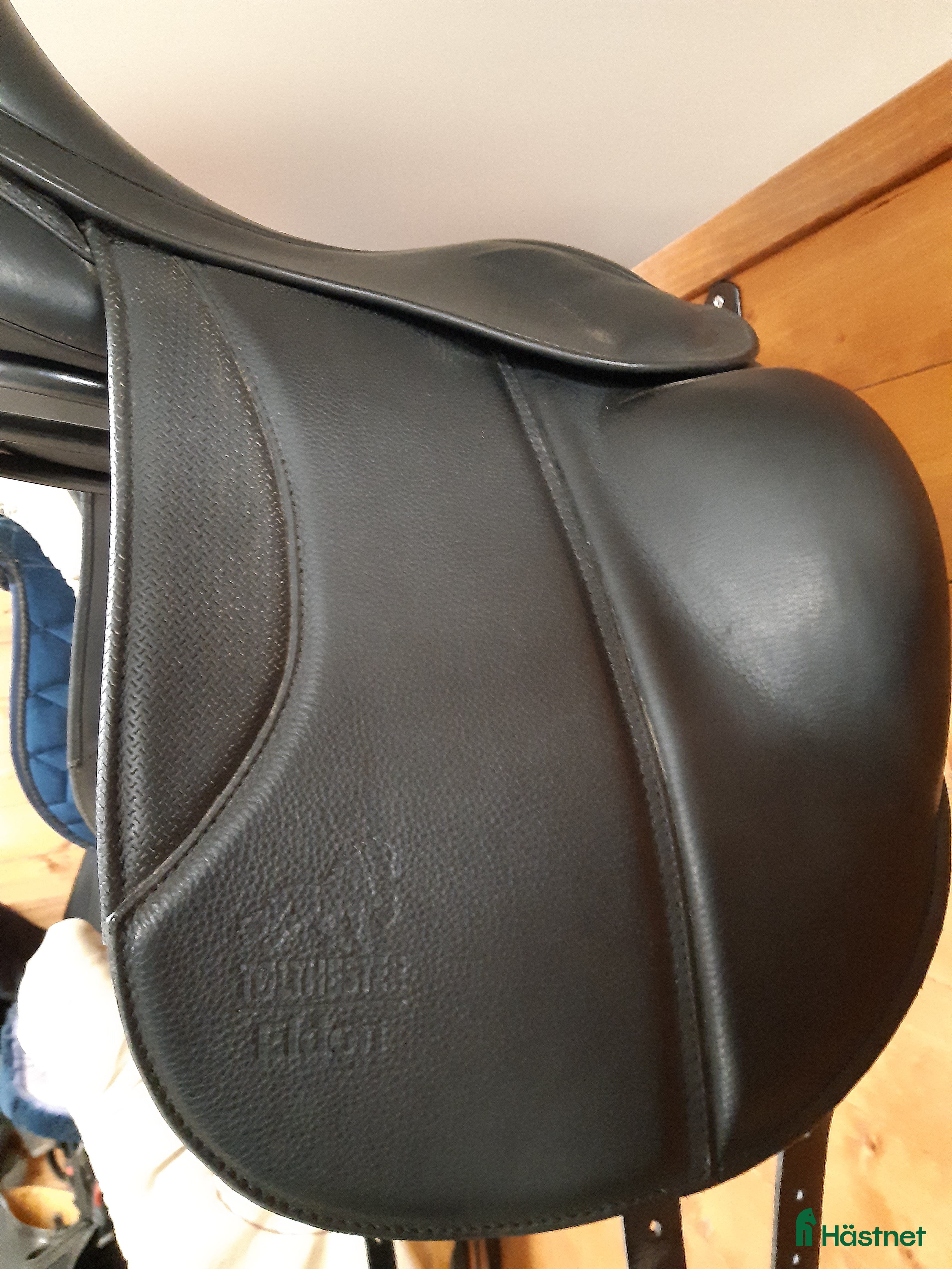 Sadlar hästutrustning till salu: Ny sadel, sparsamt använd i 3 mån. i Tullinge - Annons 12