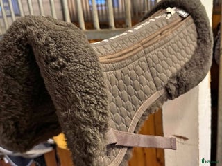 Sadeltillbehör hästutrustning till salu: Mattespad correction L brun ton i ton i Ulricehamn - Annons 14