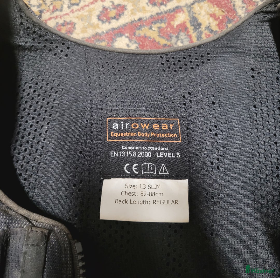 Säkerhetsvästar ryttarutrustning till salu: Säkerhetsväst 4st Airowear mfl i Norrtälje - Annons 4