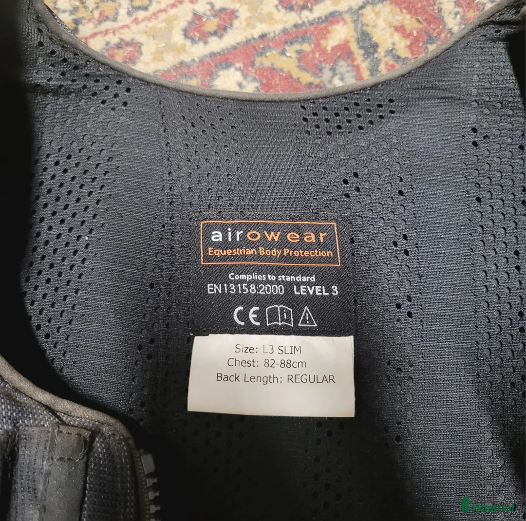 Säkerhetsvästar ryttarutrustning till salu: Säkerhetsväst 4st Airowear mfl i Norrtälje - Annons 4