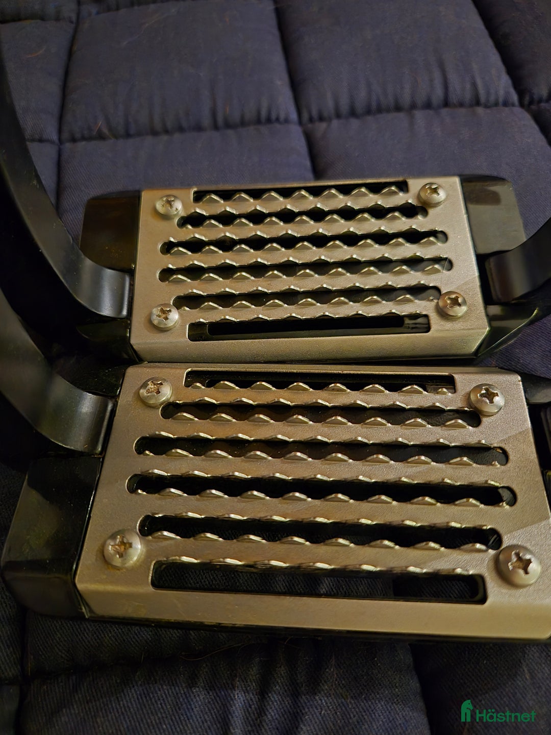 Stigbyglar hästutrustning till salu: Acavallo säkerhetsstigbyglar i Ullånger - Annons 2