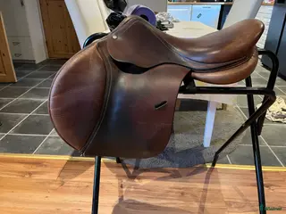 Sadlar hästutrustning till salu: Antares sellier de france i Huddinge - Annons 2