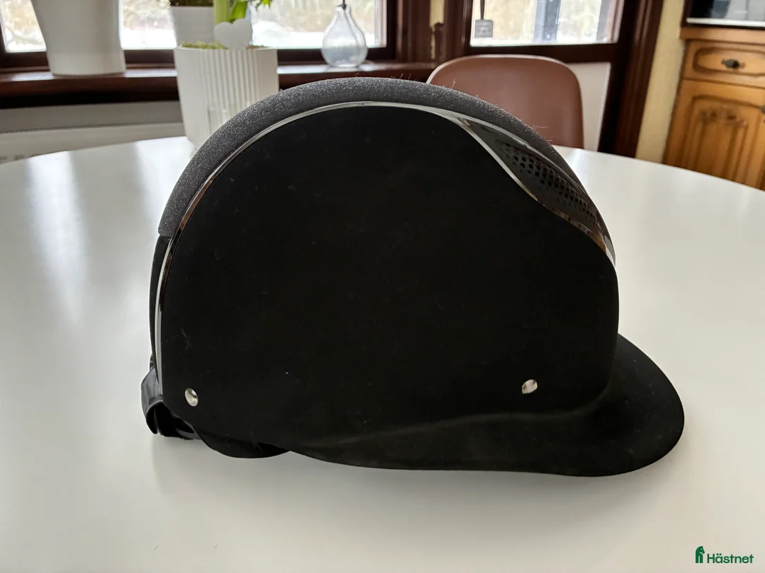 Hjälmar ryttarutrustning till salu: Fin Lami-cell Athena svart  i Skutskär - Annons 2