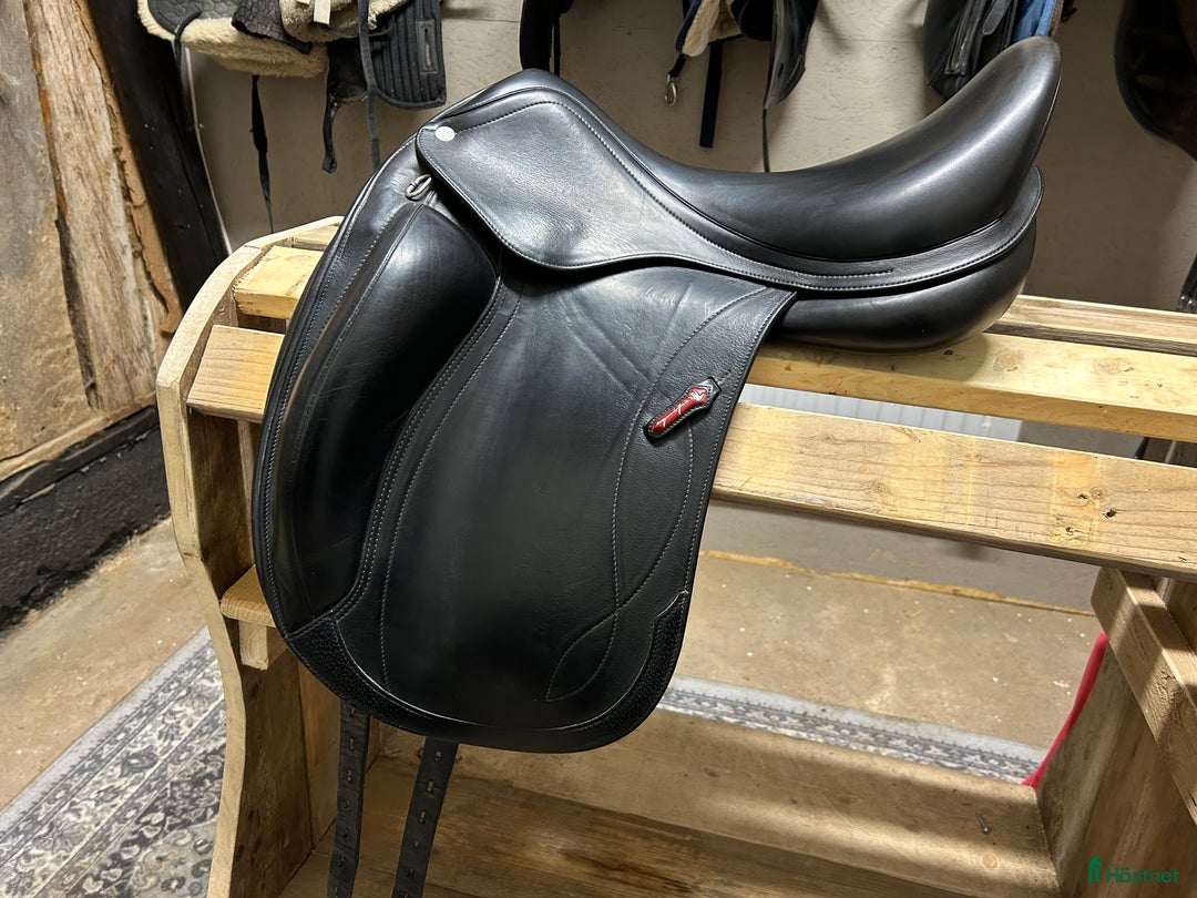 Sadlar hästutrustning till salu: Fin Equipe Olympia  i Hallstahammar - Annons 1