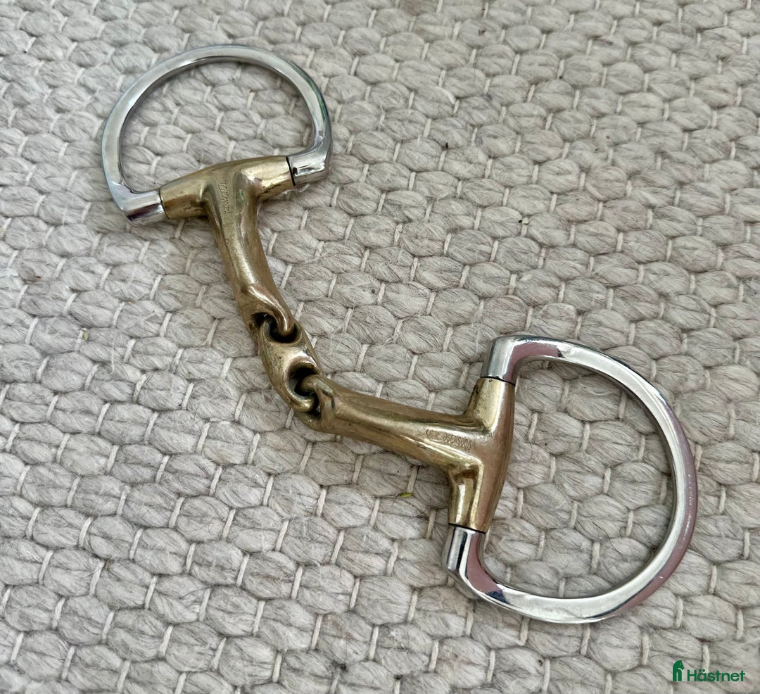 Bett hästutrustning till salu: Sprenger bett, 3-delat, fasta D-ringar 12,5 i Sundbyberg - Annons 2