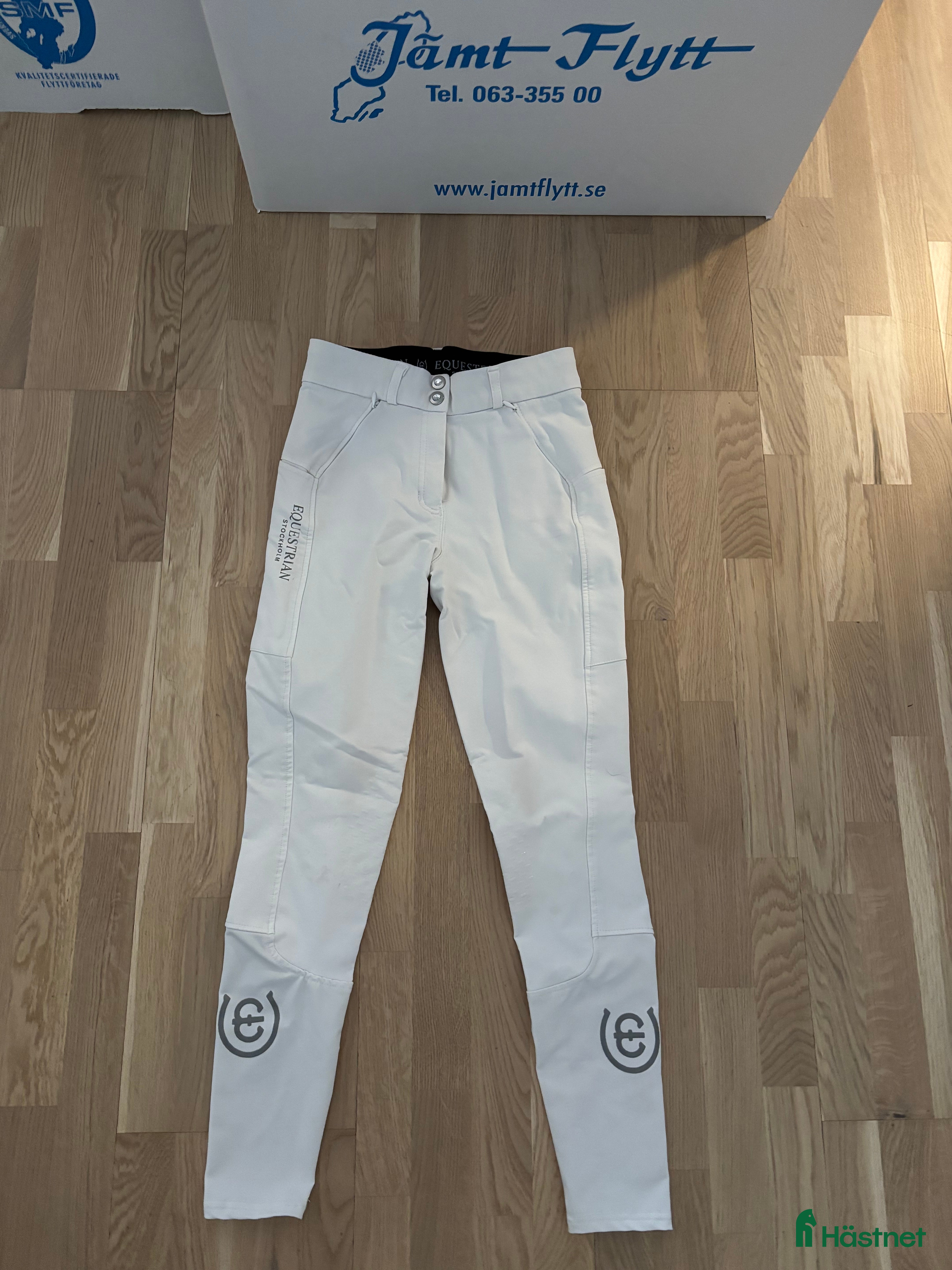Ridbyxor ryttarutrustning till salu: Vita Equestrianstockholm ridbyxor  i Markaryd - Annons 1