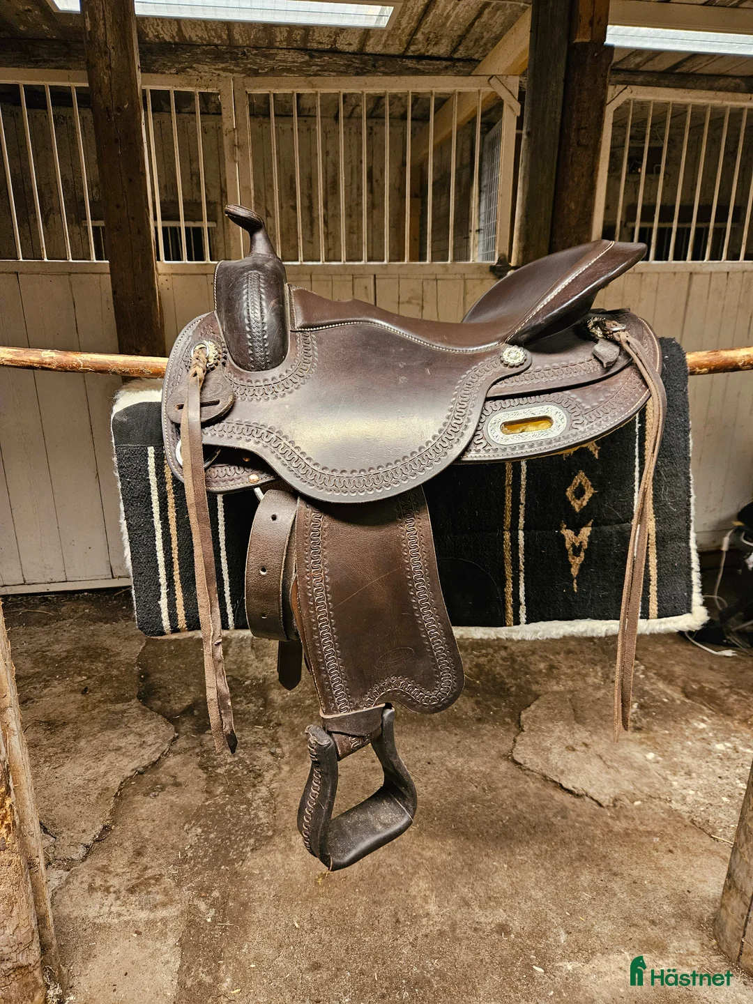 Sadlar hästutrustning till salu: Freemax shortback 16"6 - Annons 1