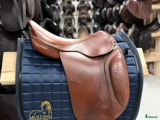 Sadlar hästutrustning till salu: REA 50% Dominus Dressyr 17,5”W brun i Knivsta - Annons 2