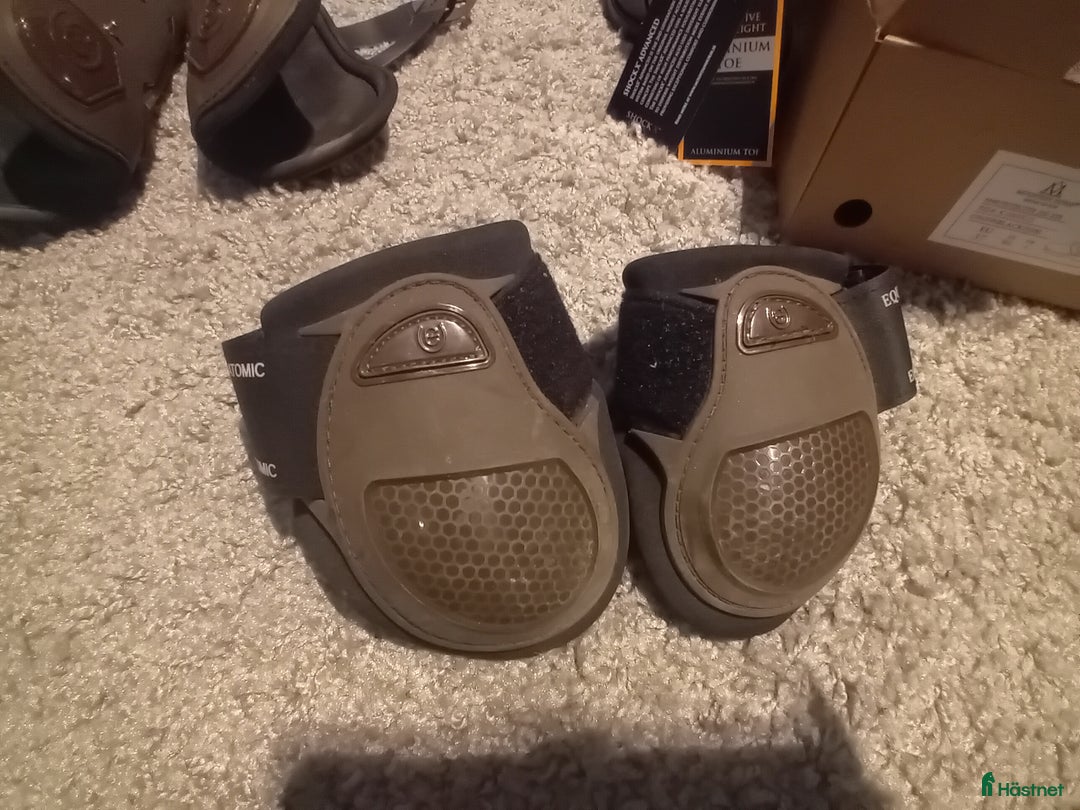 Benskydd hästutrustning till salu: Stockholm equestrian benskydd bruna i Månkarbo - Annons 4