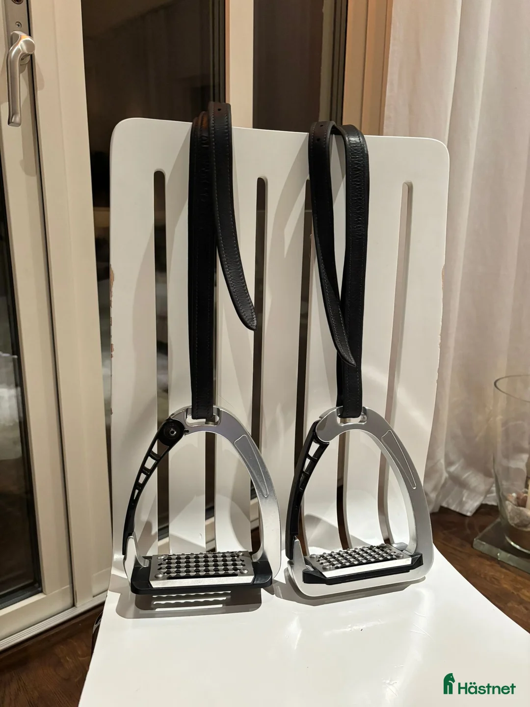 Sadeltillbehör hästutrustning till salu: Lippo selected, stigläder i kalvskinn i Åkersberga - Annons 1