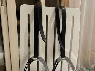 Sadeltillbehör hästutrustning till salu: Lippo selected, stigläder i kalvskinn i Åkersberga - Annons 1