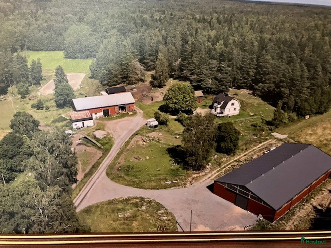  stallplats finnes: Stallplats och lösdrift med ridhus i Norrtälje - Annons 1