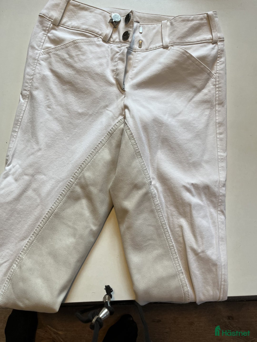Ridbyxor ryttarutrustning till salu: Vita ridbyxor för tävling i Vallentuna - Annons 2
