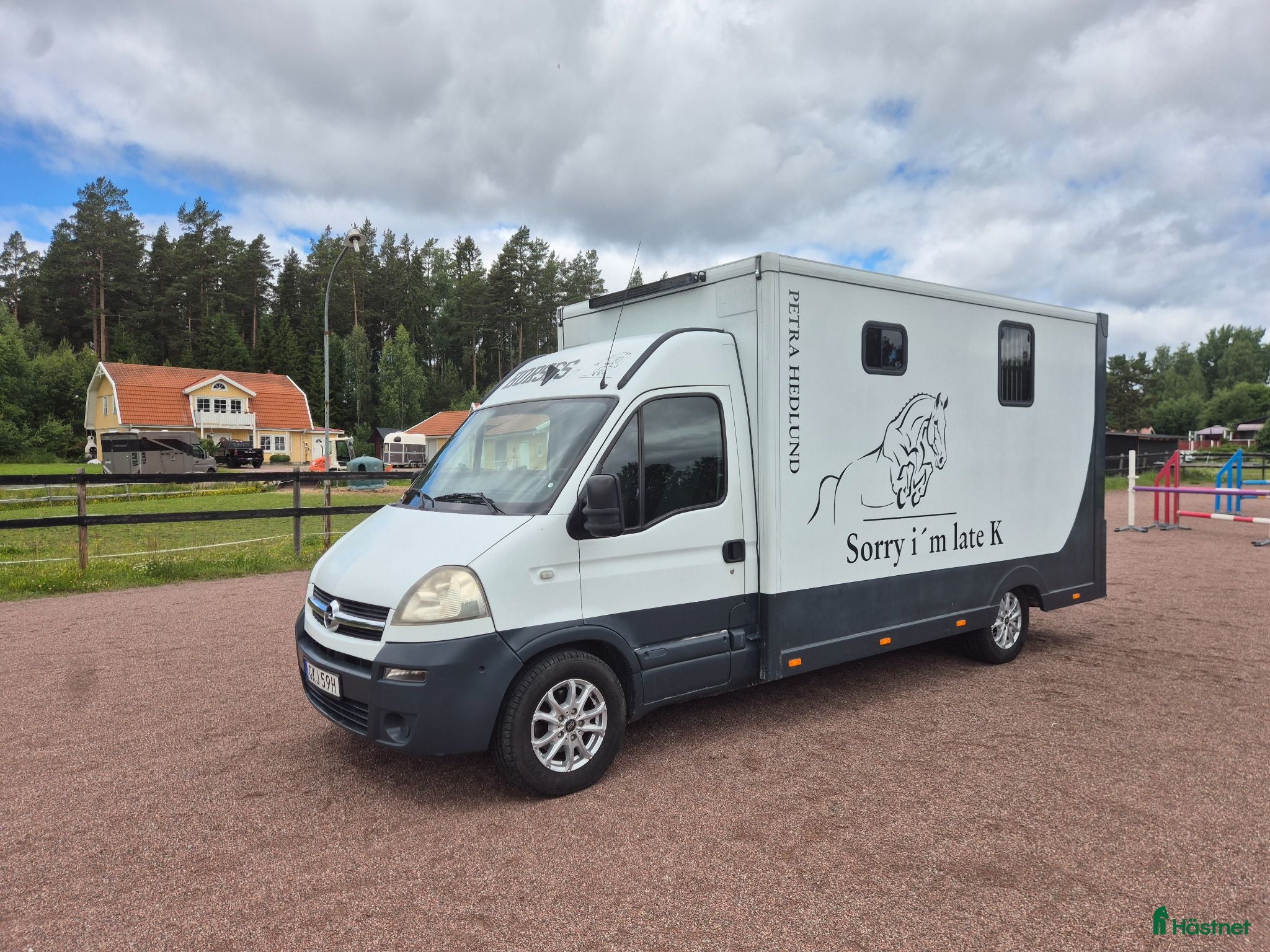 Hästlastbilar  fordon & transport till salu: Bkortsbuss med xtra stoor sadelkammare  - Annons 2
