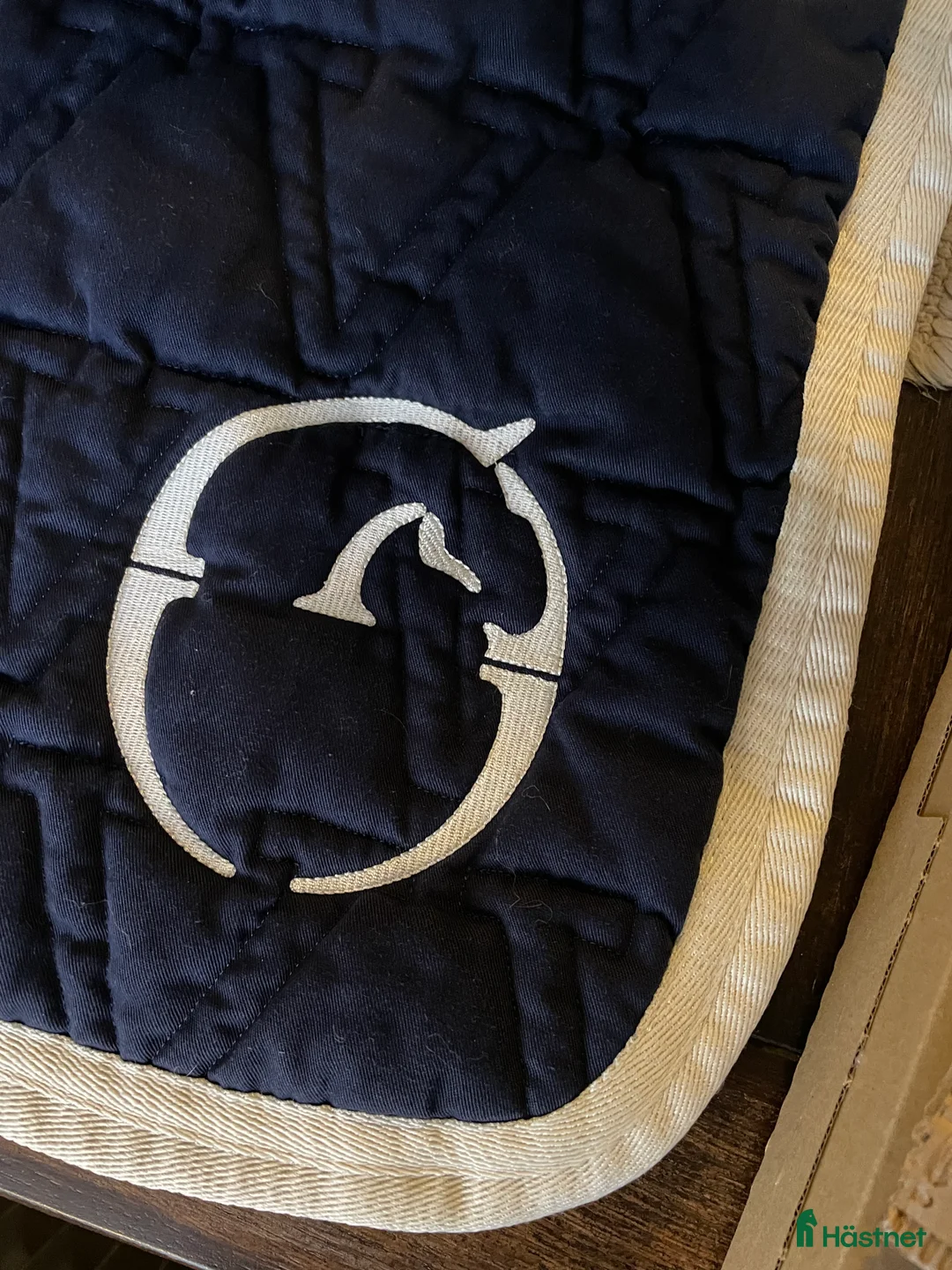 Schabrak & Vojlockar hästutrustning till salu: Marinblått vestrum - Annons 3