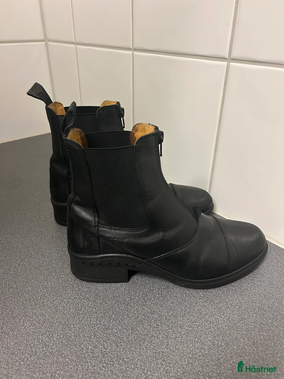 Ridstövlar ryttarutrustning till salu: Ridskor säljes strl 38 i Kungälv - Annons 2