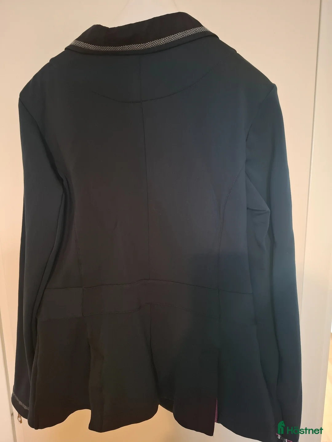 Jackor & Kavajer ryttarutrustning till salu: Marinblå tävlingskavaj i Stockholm - Annons 6