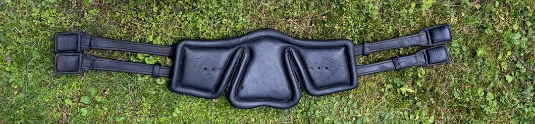 Sadeltillbehör hästutrustning till salu: Stübben Equisoft sadelgjord 80 cm dressyr - Annons 4