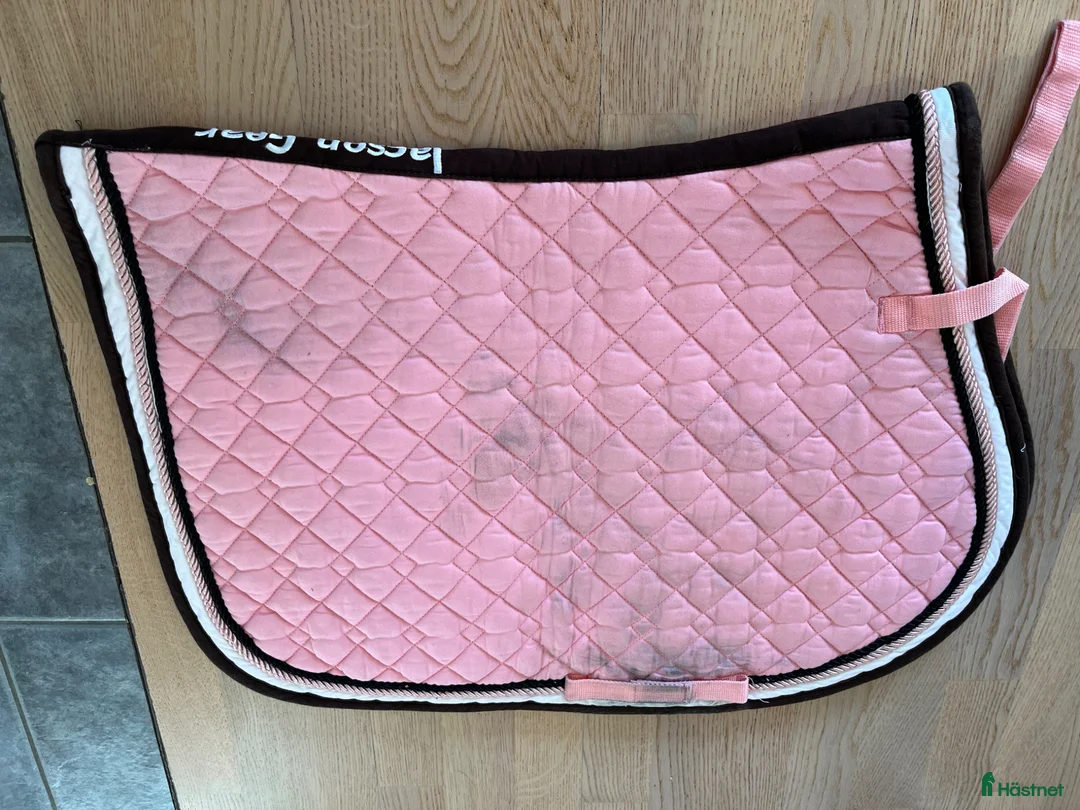 Schabrak & Vojlockar hästutrustning till salu: Olika schabrak till salu i Österskär - Annons 10