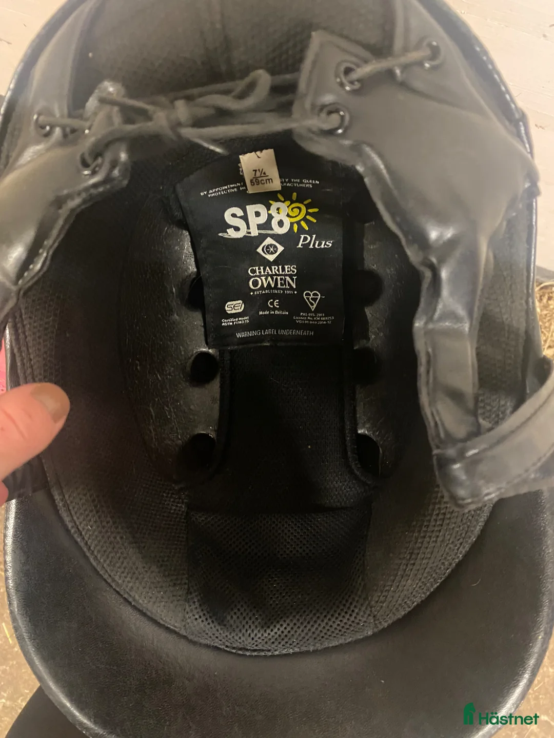 Hjälmar ryttarutrustning till salu: Charles owen sp8 plus  i Oskarshamn - Annons 4