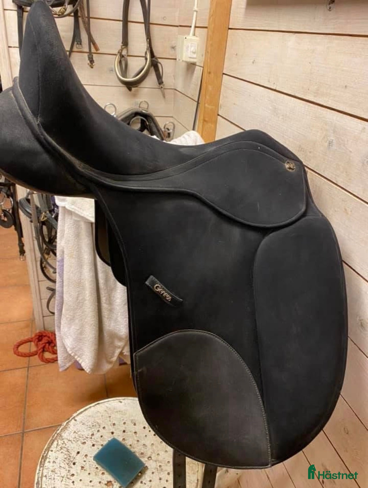 Sadlar hästutrustning till salu: HKM Zeus dressyrsadel.  i Västerås - Annons 1