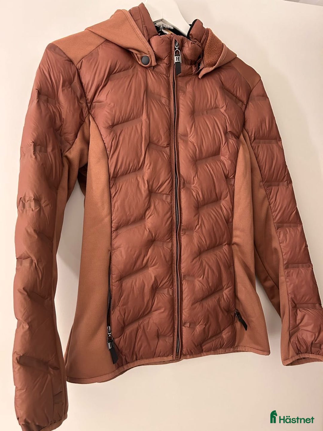 Jackor & Kavajer ryttarutrustning till salu: Ja Hel ny rid jacka i Haninge - Annons 2