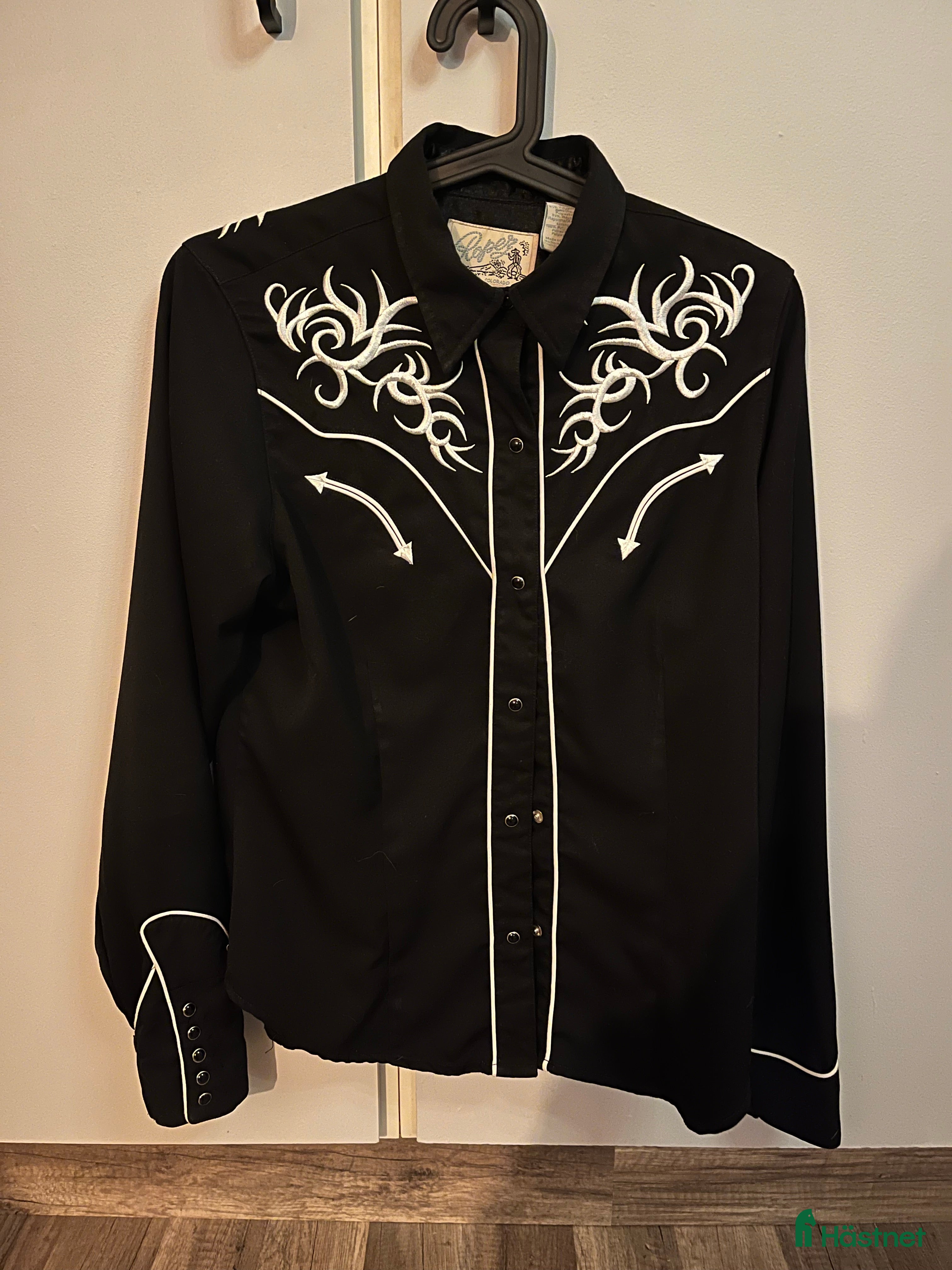 Övrigt Ridkläder ryttarutrustning till salu: Svart skjorta i Karlskoga - Annons 19