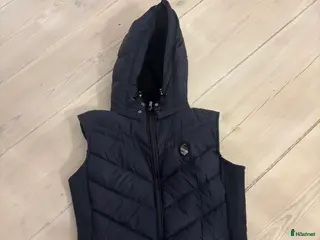 Jackor & Kavajer ryttarutrustning till salu: Dunväst från Samshield i Vreta Kloster - Annons 2