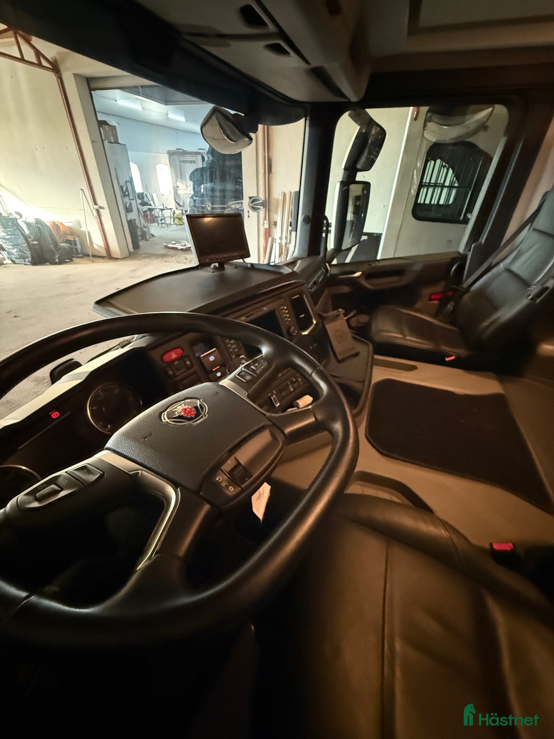 Hästlastbilar  fordon & transport till salu: Exklusiv 6-hästars Scania hästlastbil Horsepartner i Laholm - Annons 24