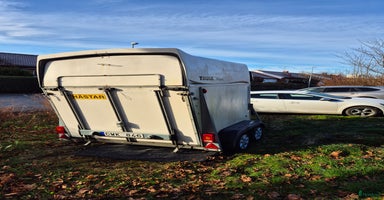 Hästtransporter  fordon & transport till salu: Thule Royal 135 i Österskär - Annons 14